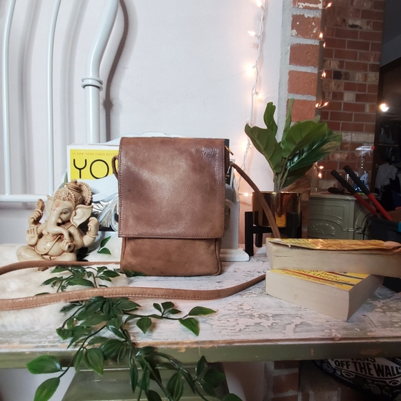 Sven berkeley leather small light brown crossbody - Picture 7 of 11